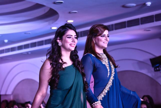 Drishti Khurana & Prerna Khurana walking the ramp